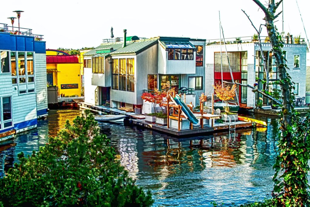 House barge a float